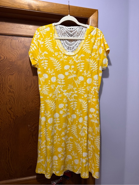 Bobbie Brooks Dresses & Skirts - Bobbie Brooks Yellow Floral Lace-Back Midi Dress